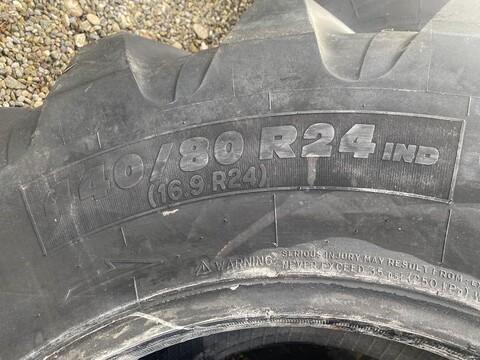440-80 R24 Michelin 95%