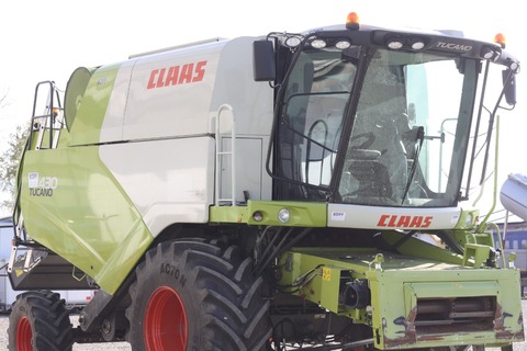 CLAAS Tucano 430 Getreidemaschine Allrad