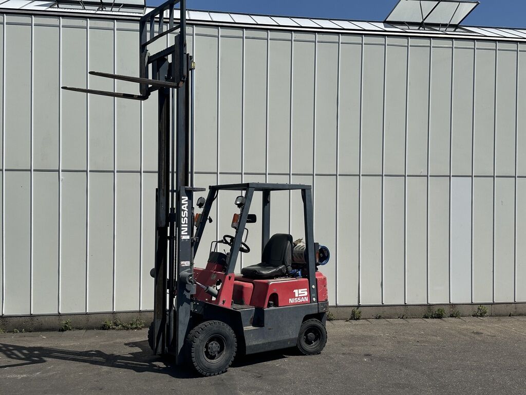 Nissan LPG-15-automat 2