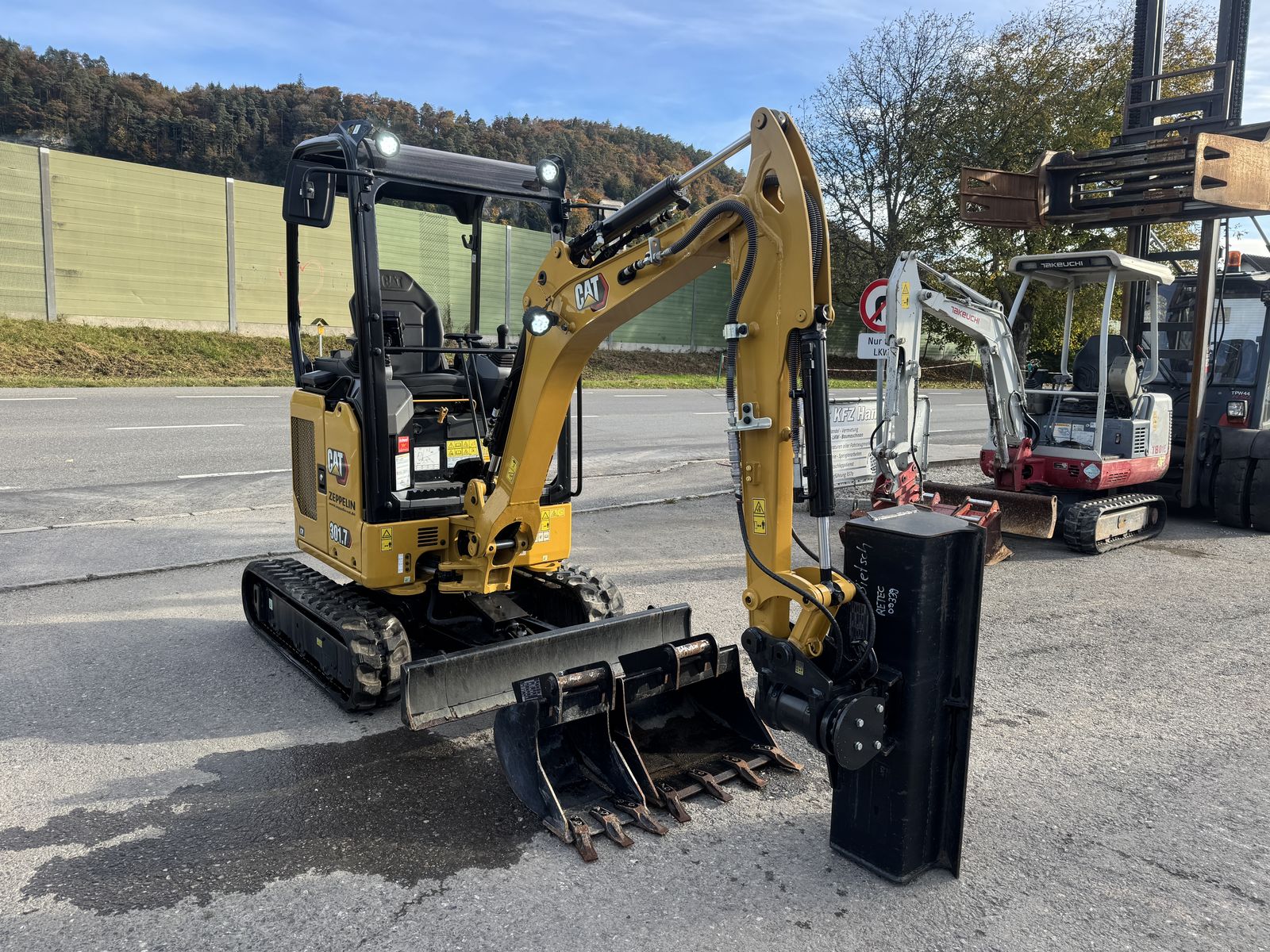CAT 301.7 CR Powertilt+3xSchaufeln 1890 kg 3