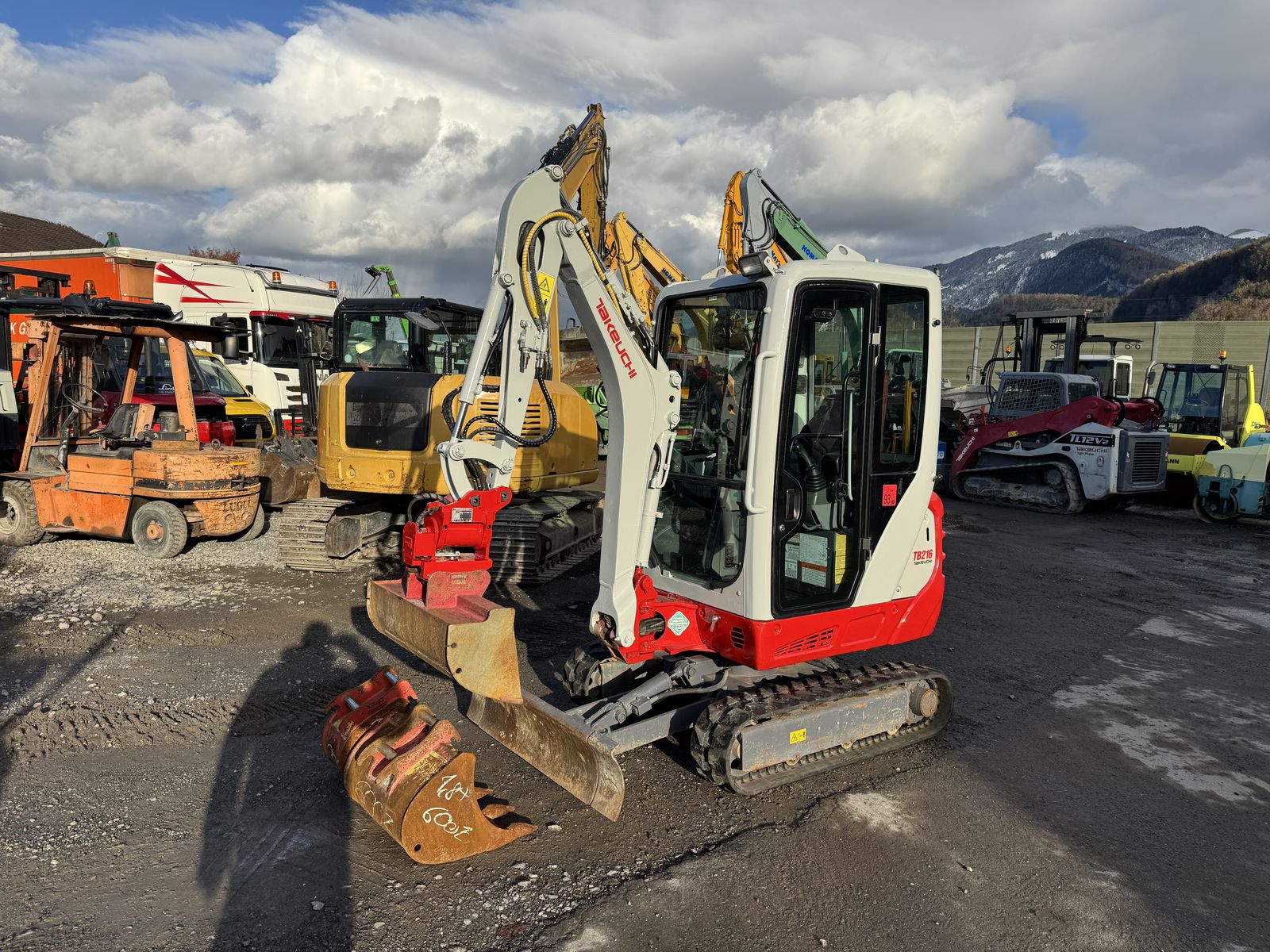 Takeuchi  TB 216 Powertilt+3xSchaufeln 1865 kg 2