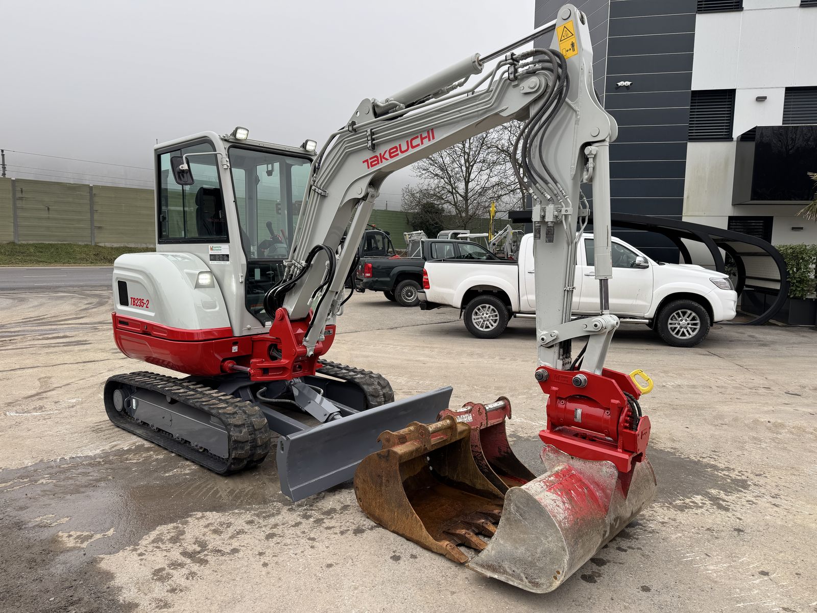 Takeuchi TB 235-2 Powrtilt 3xSchaufeln Top 2