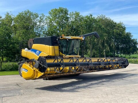 New Holland CR 980 9 meter maaibord Airco 2800 UUR! 6200 hec