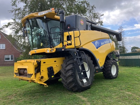 New Holland CR 9060