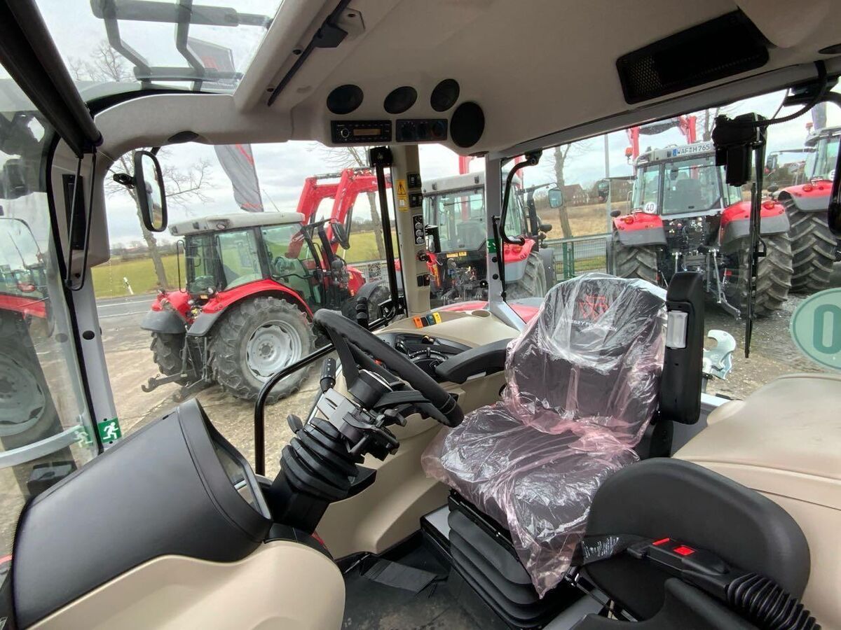 Massey Ferguson MF 5M.125 F CAB DYNA-4 3