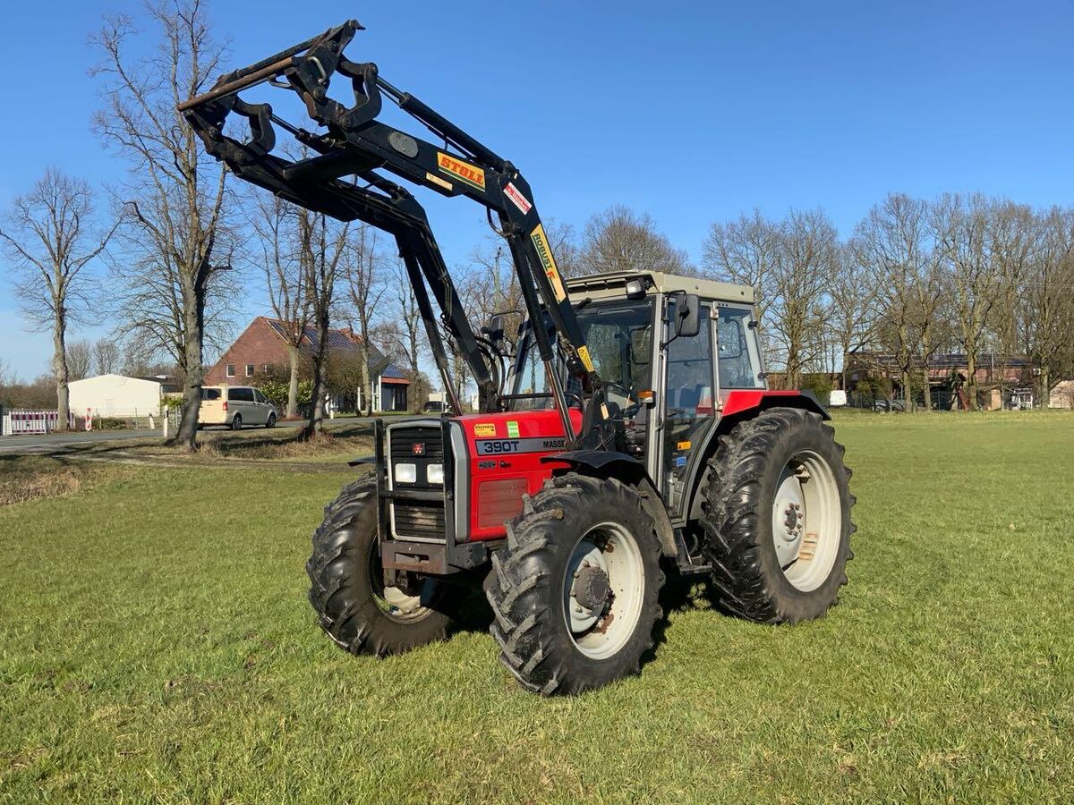 Massey Ferguson 390 T mit Stoll Frontlader 3
