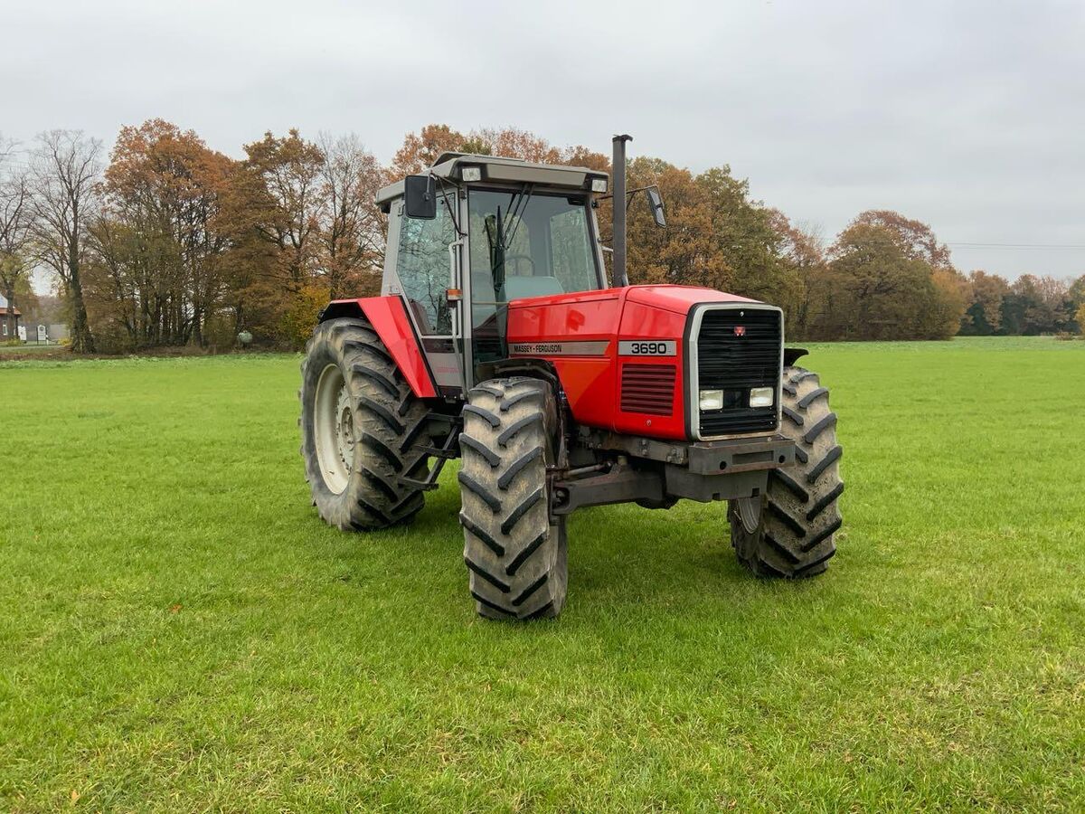 Massey Ferguson MF 3690 1