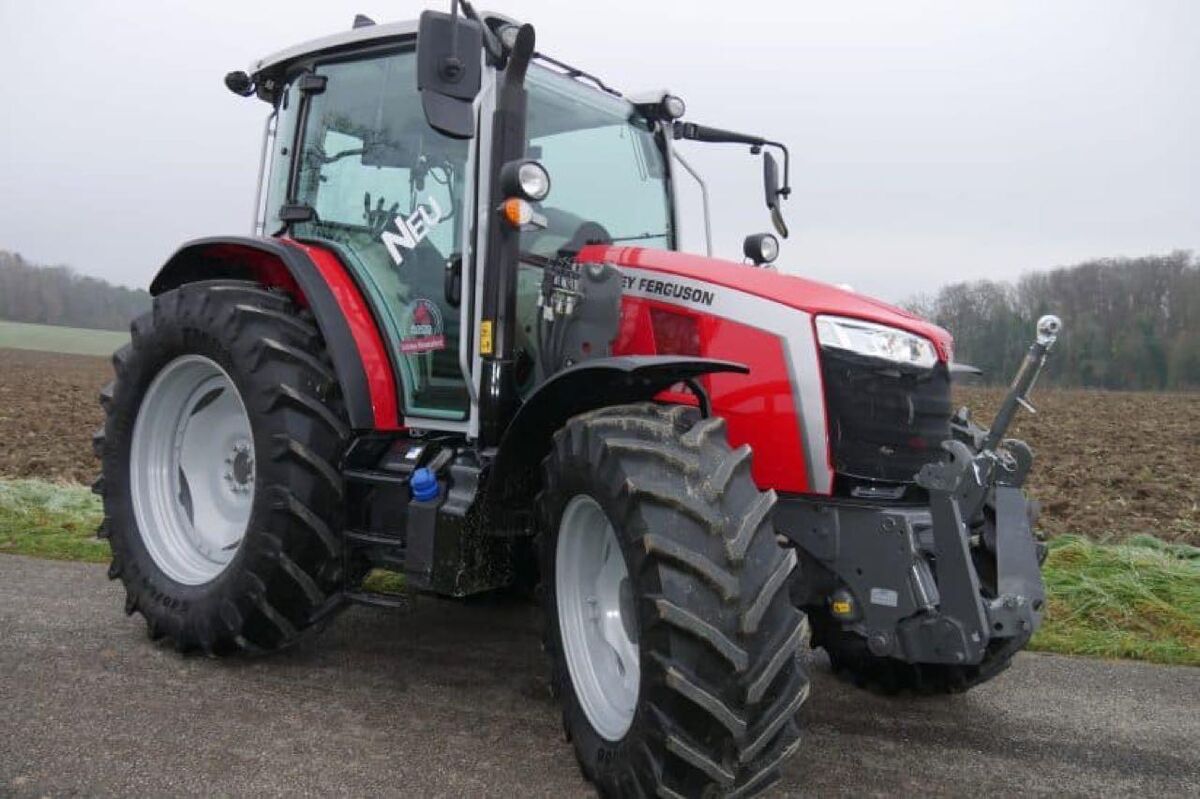 Massey Ferguson 5M125 1