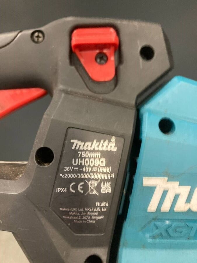 Makita Uh009g 3