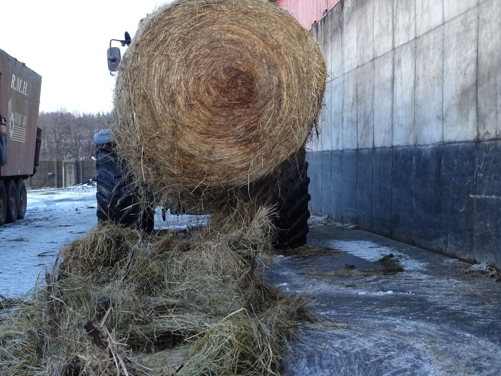 POMI rundballeafvikler / round bale unwinder 3
