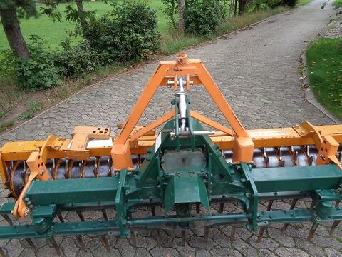 RE301 Vario Rüttelegge Amazone mit Zahnpakerwalz