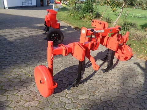 Kverneland Frontgrubber Howard mit Seitlichen Sahlstützräde