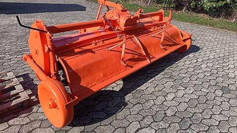 Howard HR 40 mit 265 cm Arbeitsbreite Bodenfräse mit St