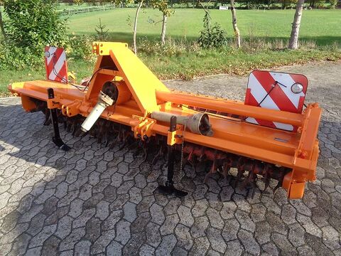 Howard Rotavator 300 cm Arbeitsbreite mit Pakerw