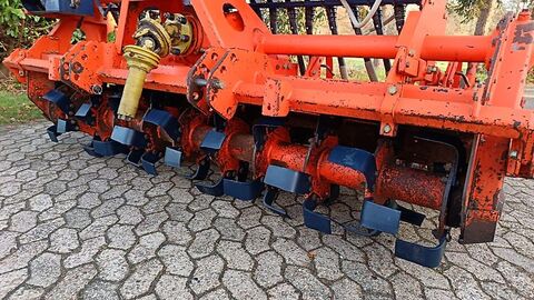 Howard Bodenfräse HR M 255 mit Aufgesattelter Fi