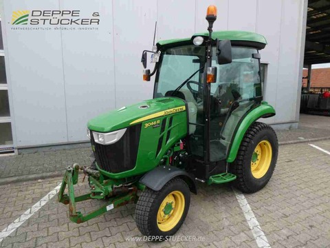 John Deere 3046R