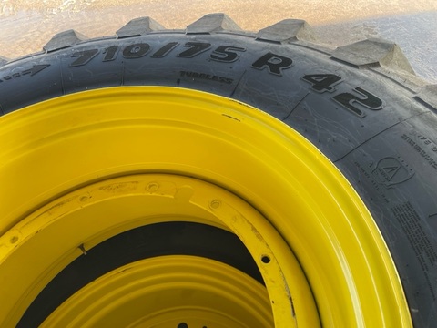 Trelleborg 600/70R30 / 710/75R42 TM 900 3