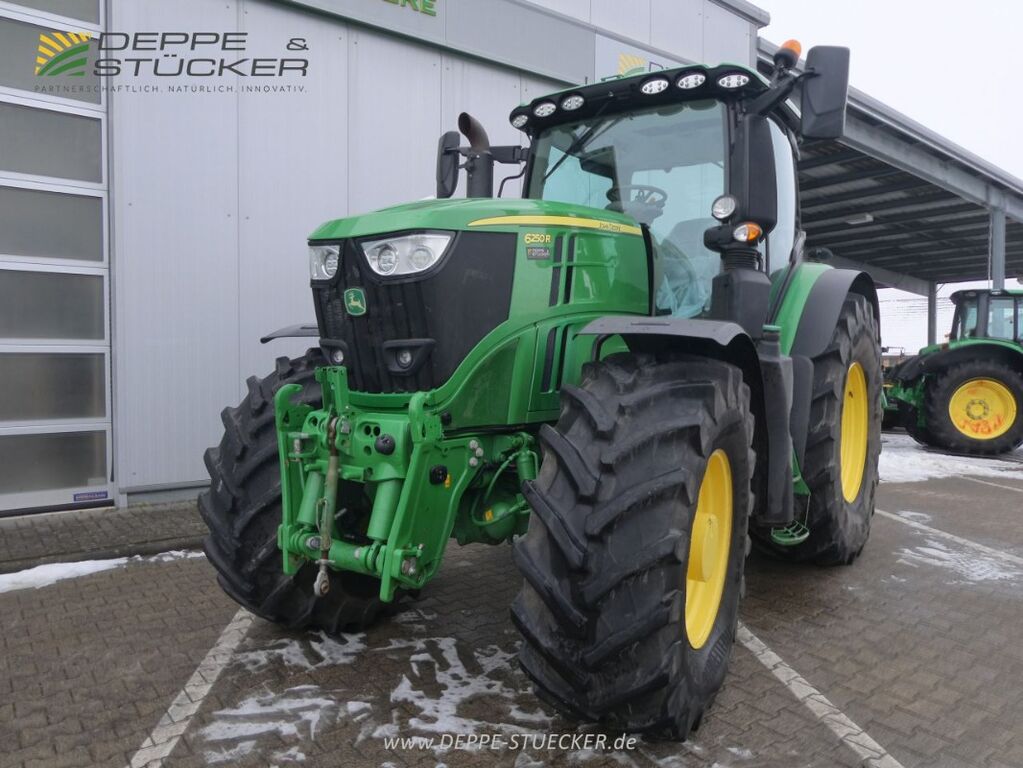John Deere 6250R  2