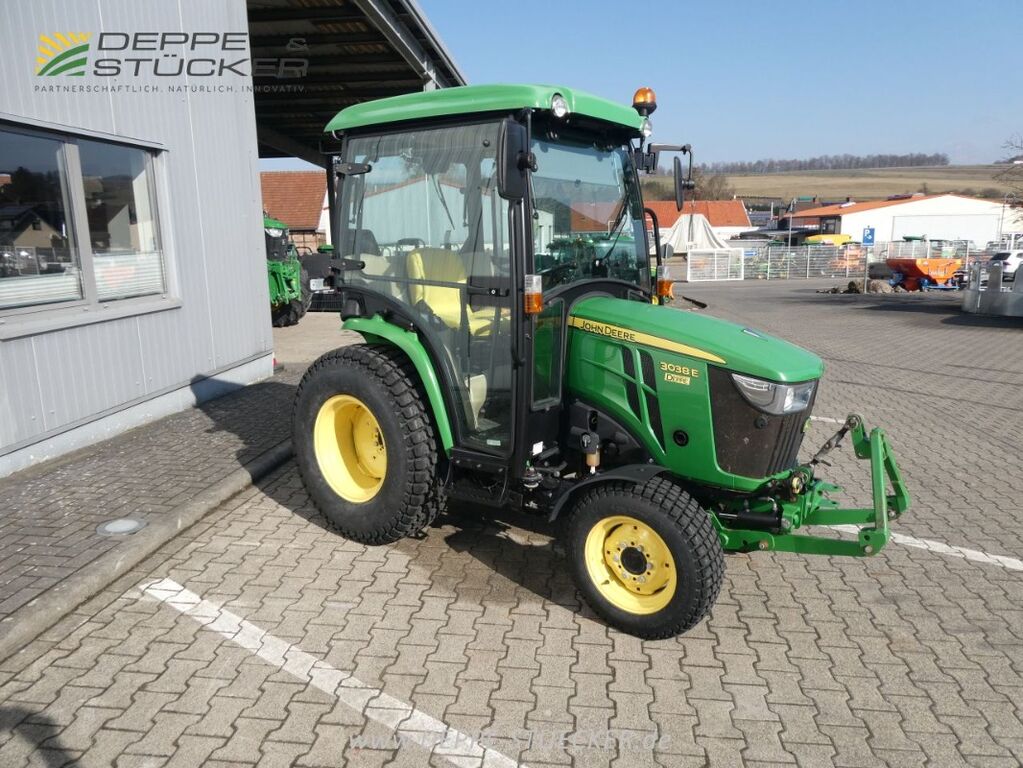 John Deere 3038E  3