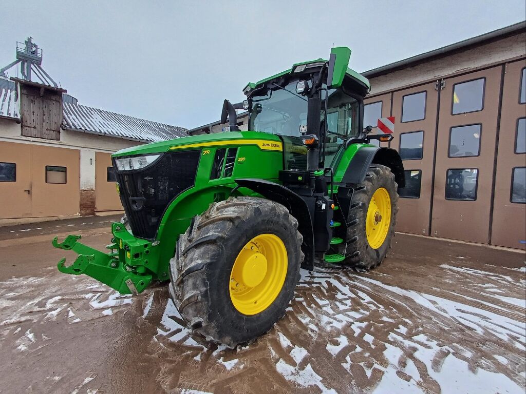 John Deere 7R 330 1