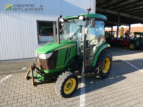 John Deere 3038R