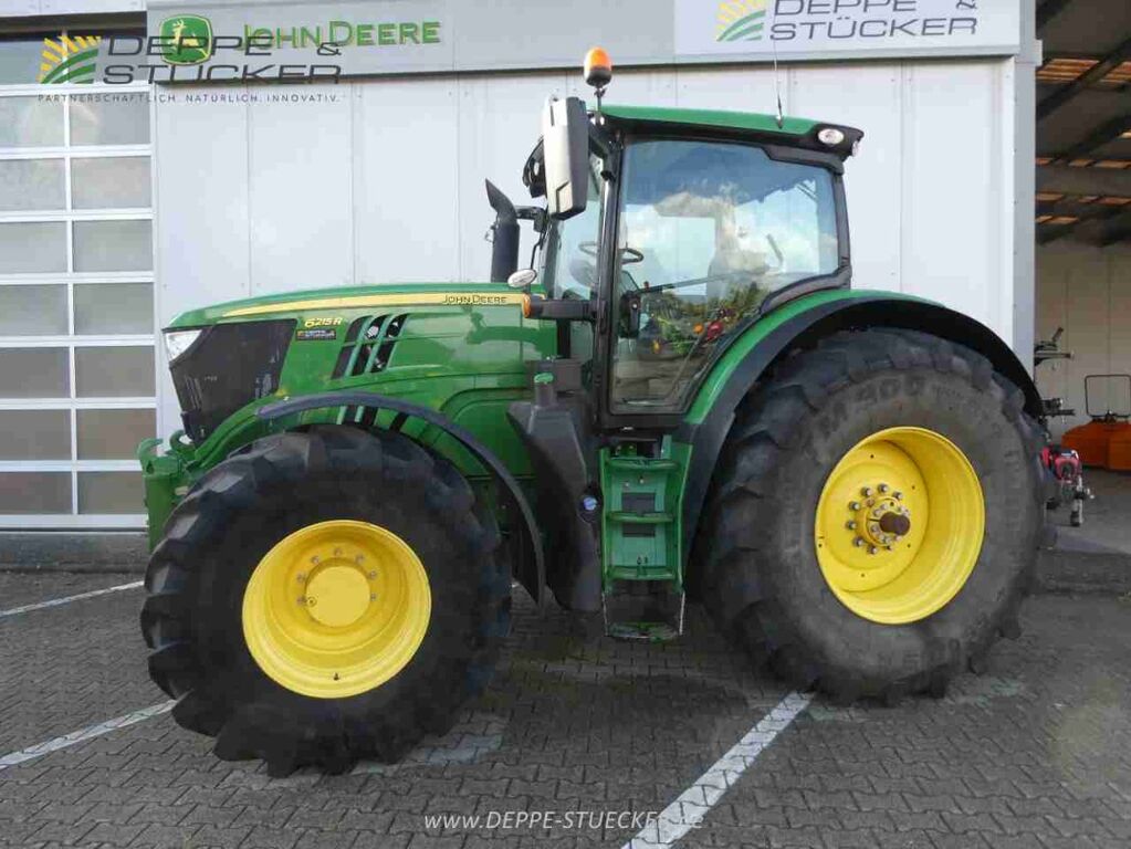 John Deere 6215R 3
