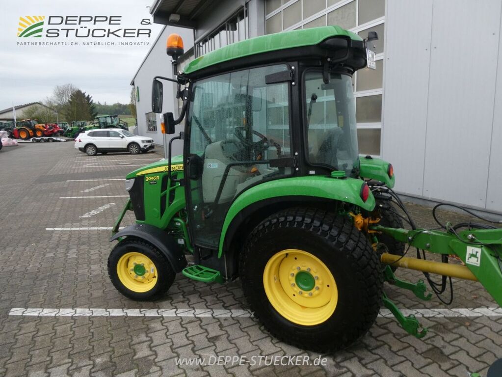 John Deere 3046R 2