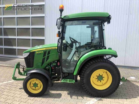 John Deere 3046R