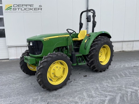 John Deere 5055E
