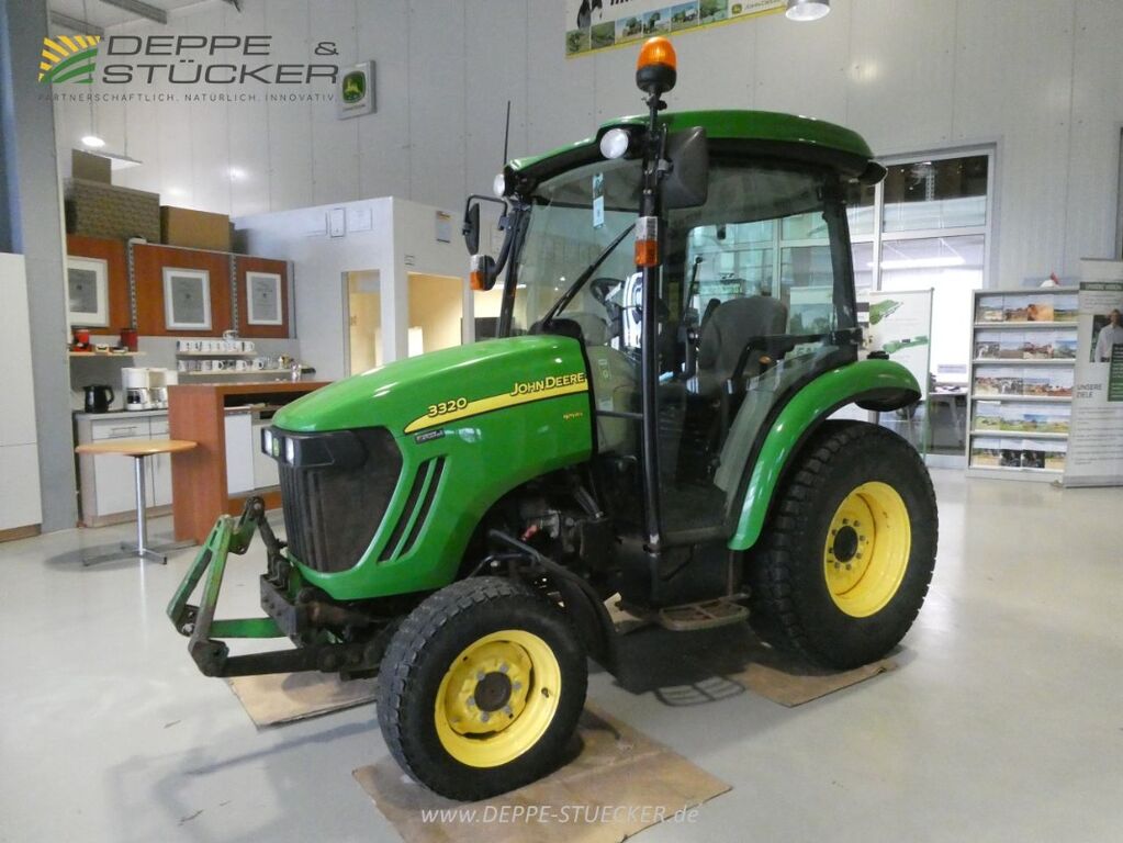 John Deere 3320 1