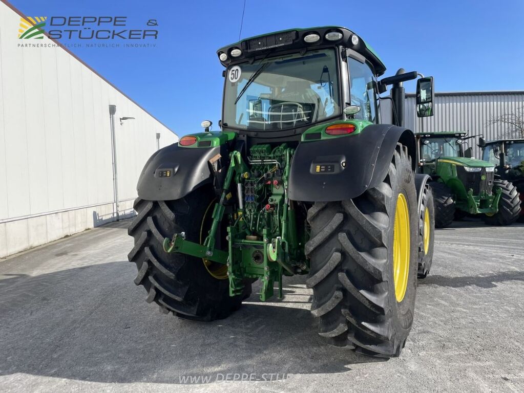 John Deere 6215R 2