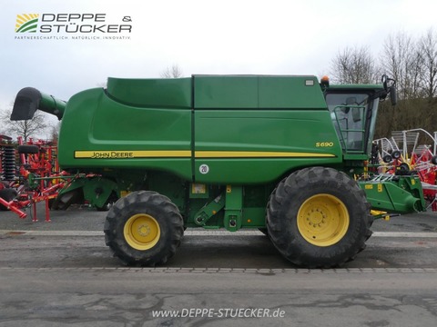 John Deere S690