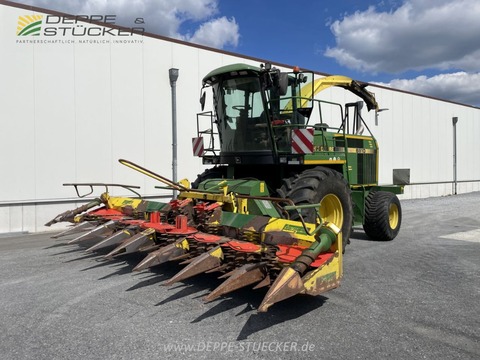 John Deere 6810 mit Gebiss