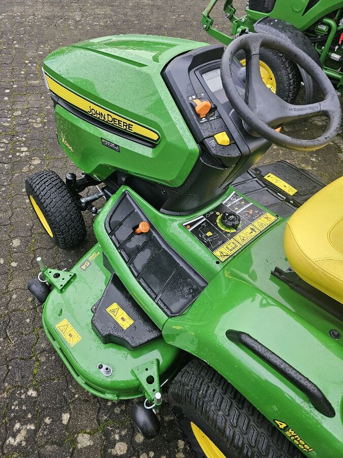 John Deere X584 3