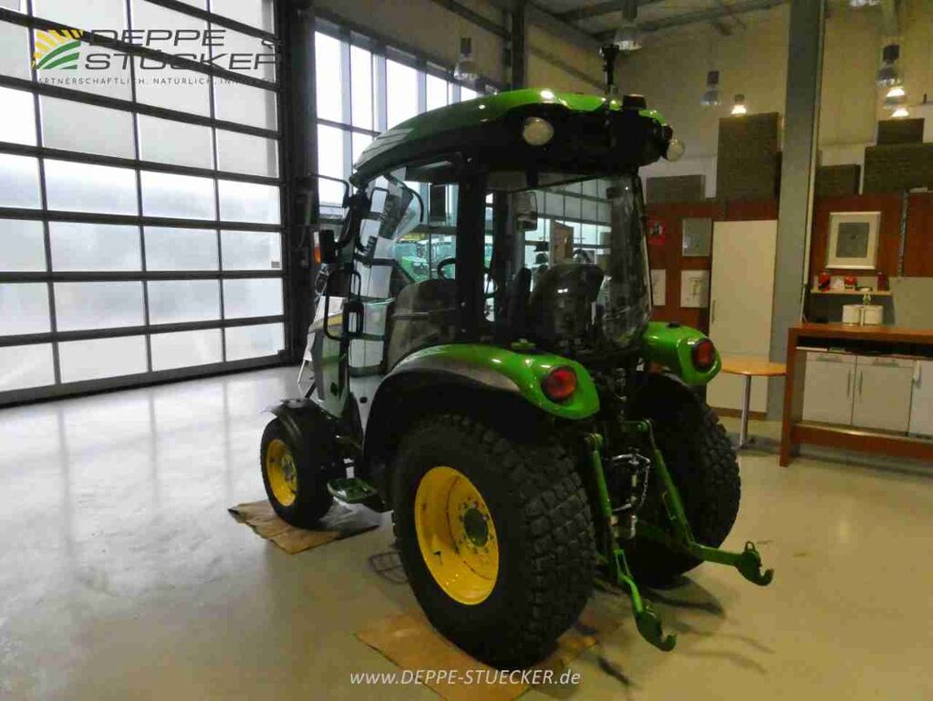 John Deere 3039R 3