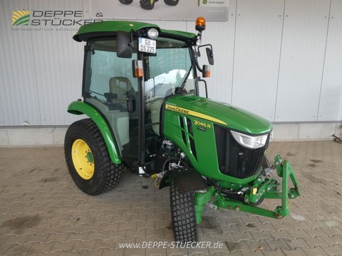 John Deere 3046R