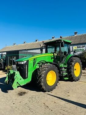 John Deere 8260R