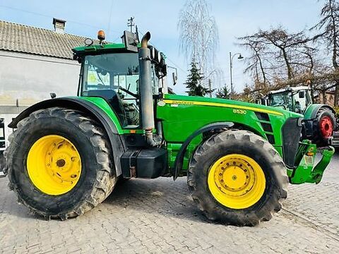 John Deere 8530