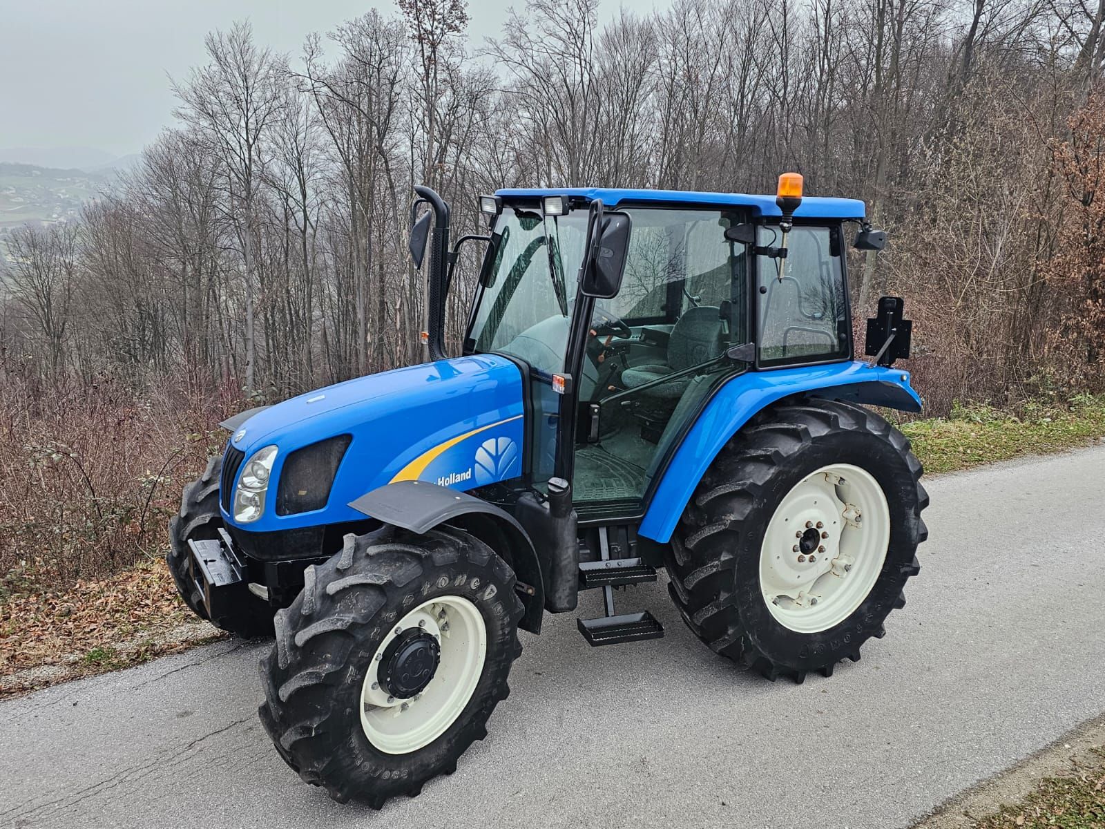 New Holland TL90A (4WD) 1