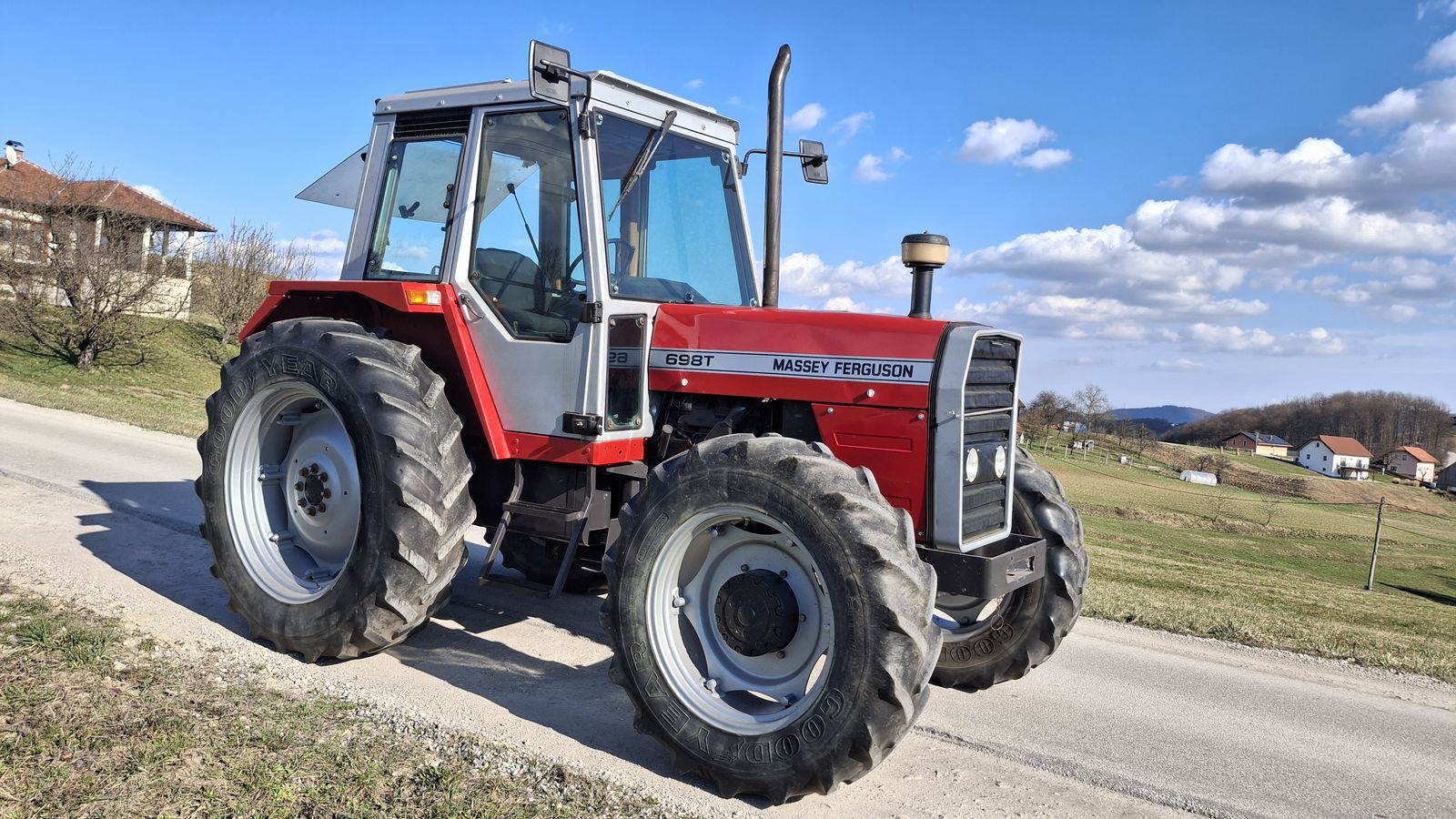 Massey Ferguson 698T 2