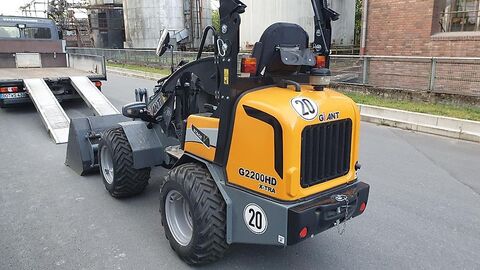 Giant G2200 Xtra HD 2