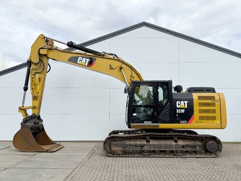 CAT 323FL - German Machine / Rear + Side Camera