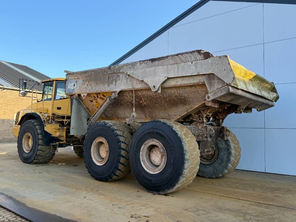 Volvo A40D - Tailgate / Heated Seat 2