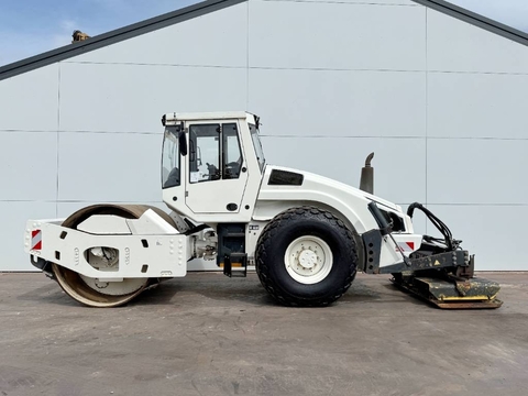 Bomag BW213DH-4 - Extra Vibrating Plate / EVIB/BVC