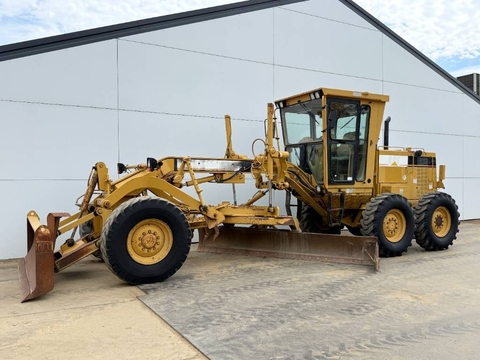 CAT 120H - Front Blade / Scarifier / Top Condition
