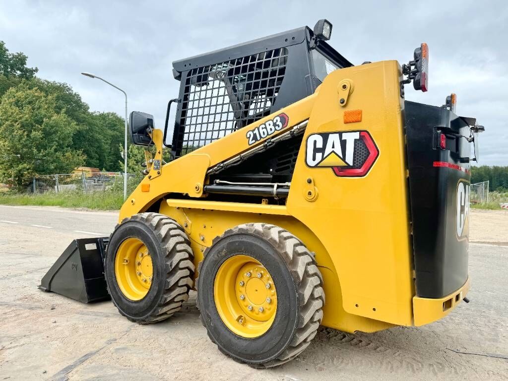 CAT 216B3 - New / Unused / Extra Hydraulic 3