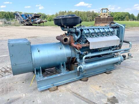 Sonstige 215 KVA V12 Generator