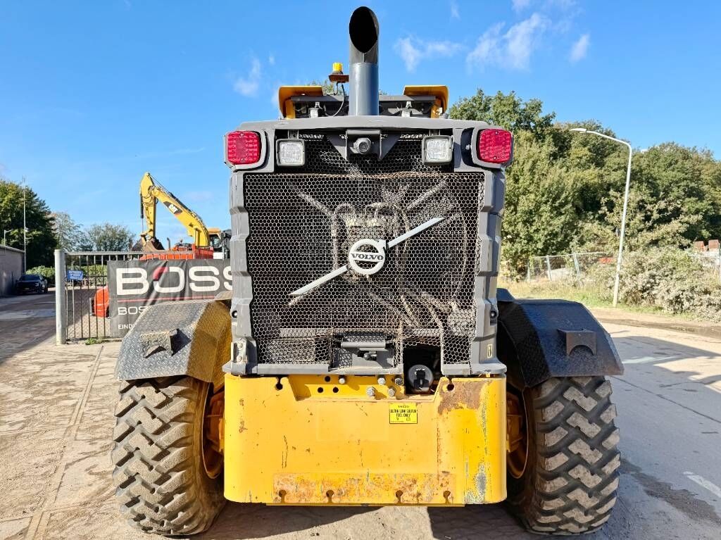 Volvo G960B - 4.90 Meter Blade / Backup Camera 3