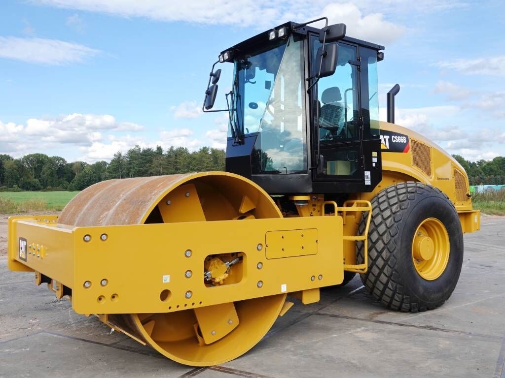 CAT CS66B - CE Certified / Low Hours 2
