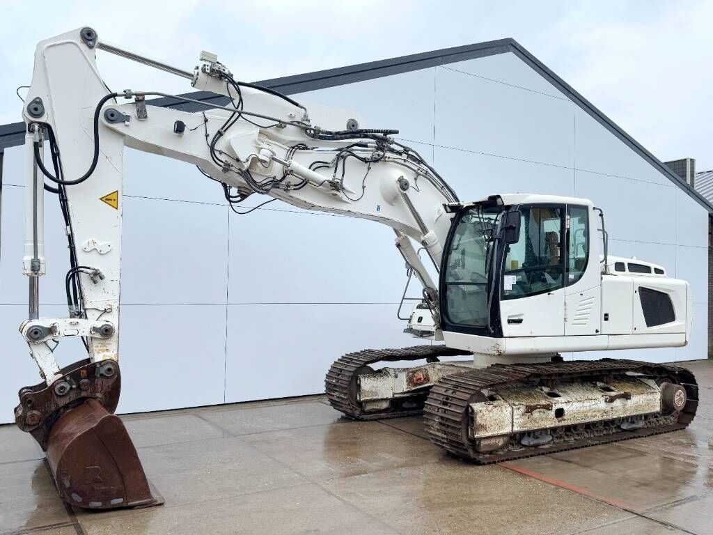 Liebherr R906LC - 2 Buckets Included / Quick Coupler 2